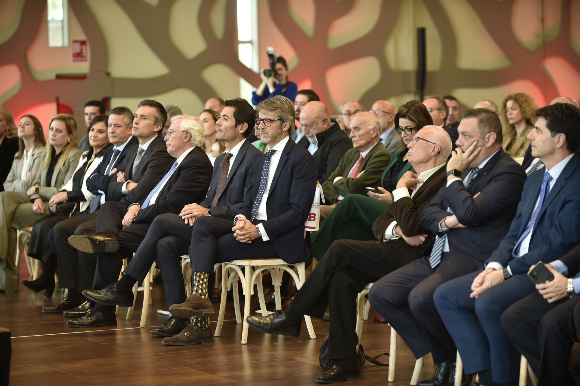 Conferencia en Murcia por el Día del Economista, en imágenes