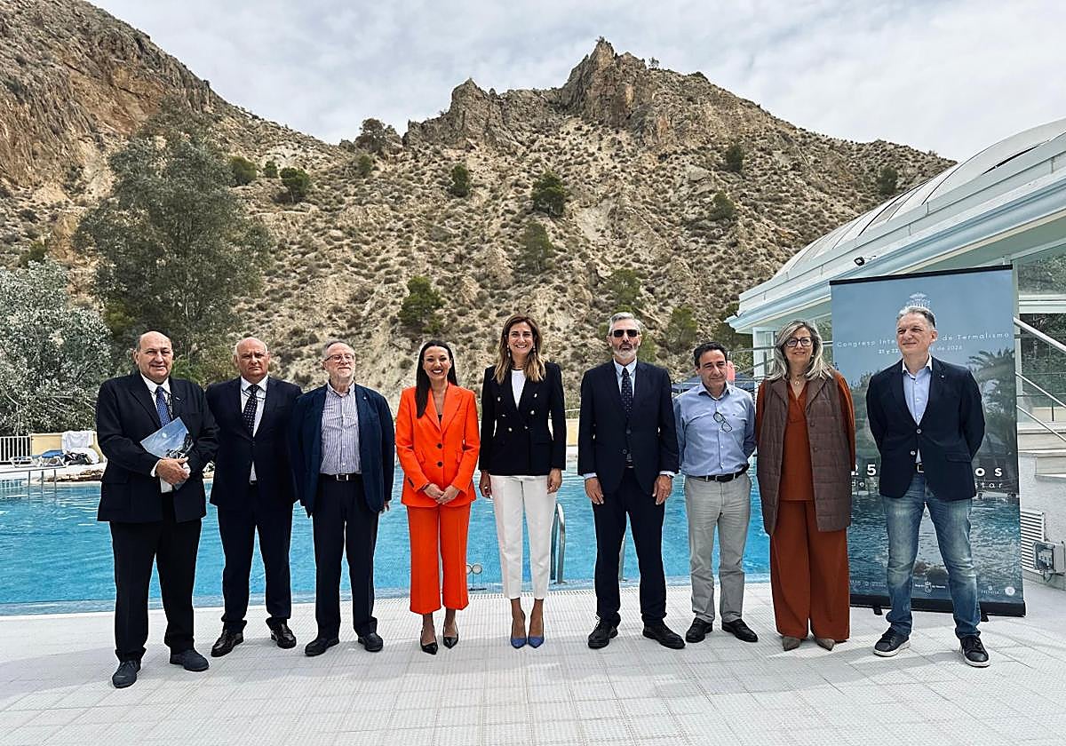 Miembros del Comité Organizador del Congreso Internacional de Termalismo, en el Balneario de Archena.