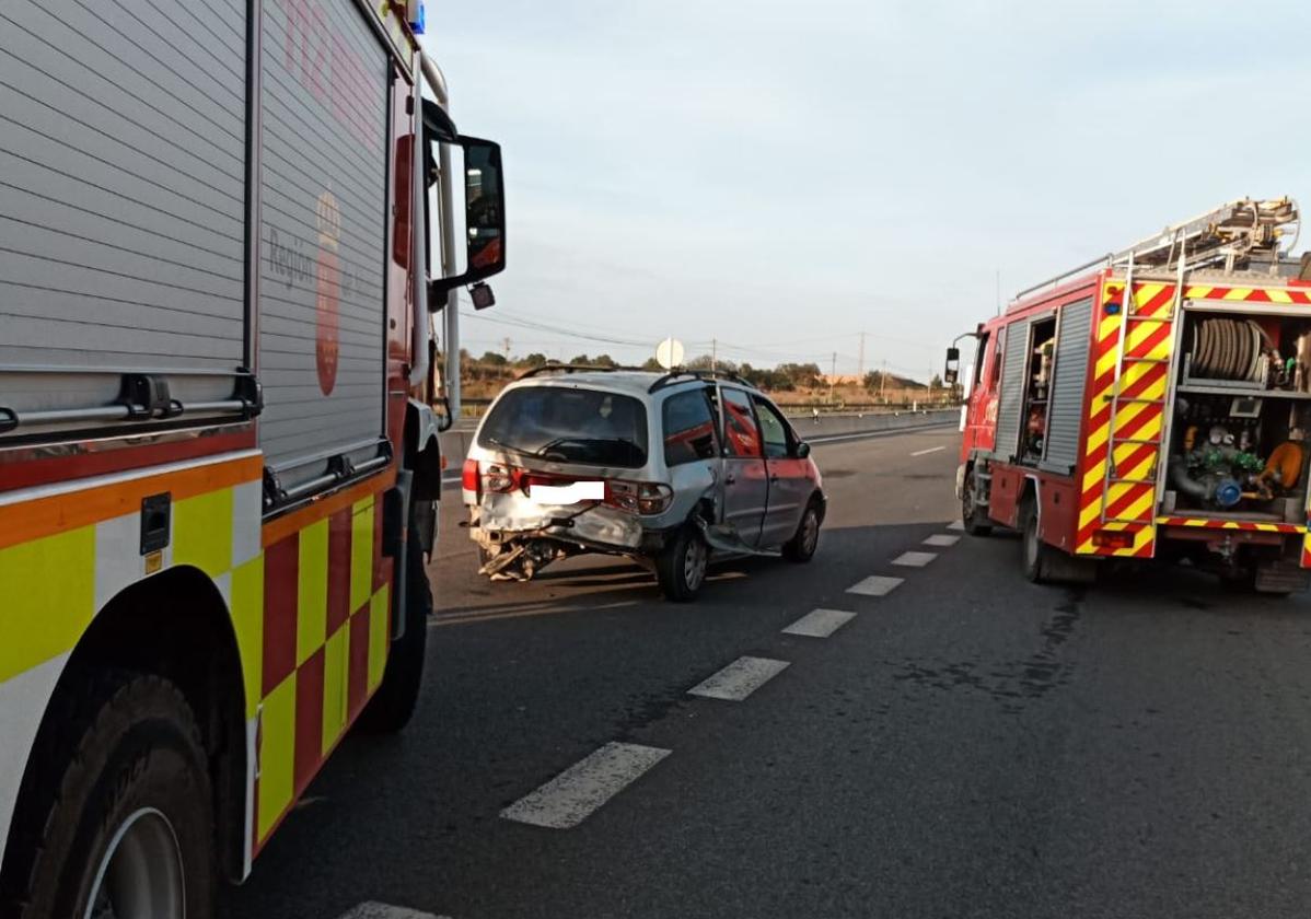 El coche accidentado, este domingo por la mañana.