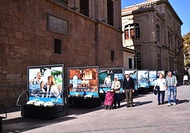 Exposición en la plaza Santo Domingo.