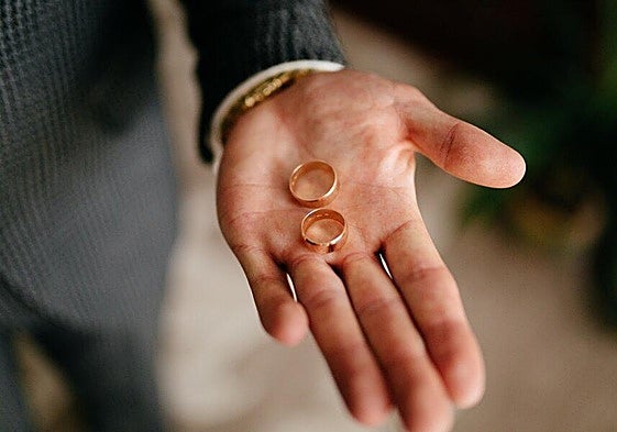 Imagen de archivo de dos anillos.