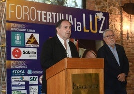 Ismael Crespo y García Escribano, ayer, en Tertulia la Luz.