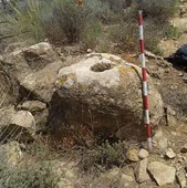 Roca de arenisca en la que estaba tallado el petroglifo antes de ser destruida.