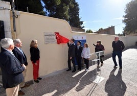 Descubrimiento de la placa, en el convento.