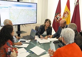 Noelia Arroyo y Diego Ortega en la reunión del equipo de Urbanismo mantenida ayer.