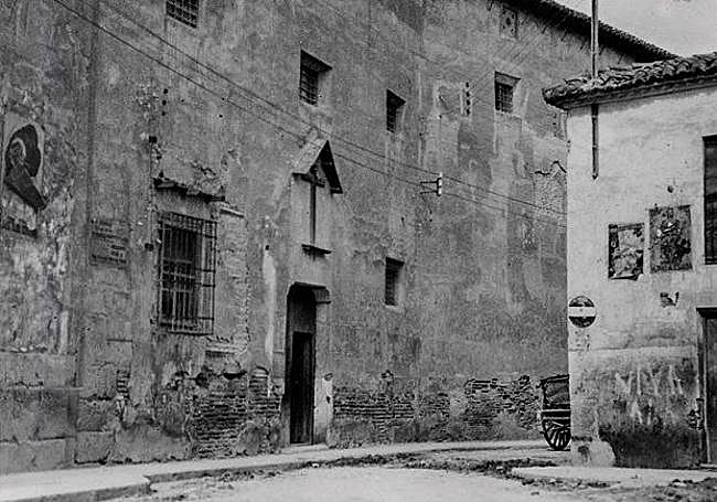 La primera tumba. El desaparecido convento de las capuchinas, en una fotografía de la Biblioteca Nacional.