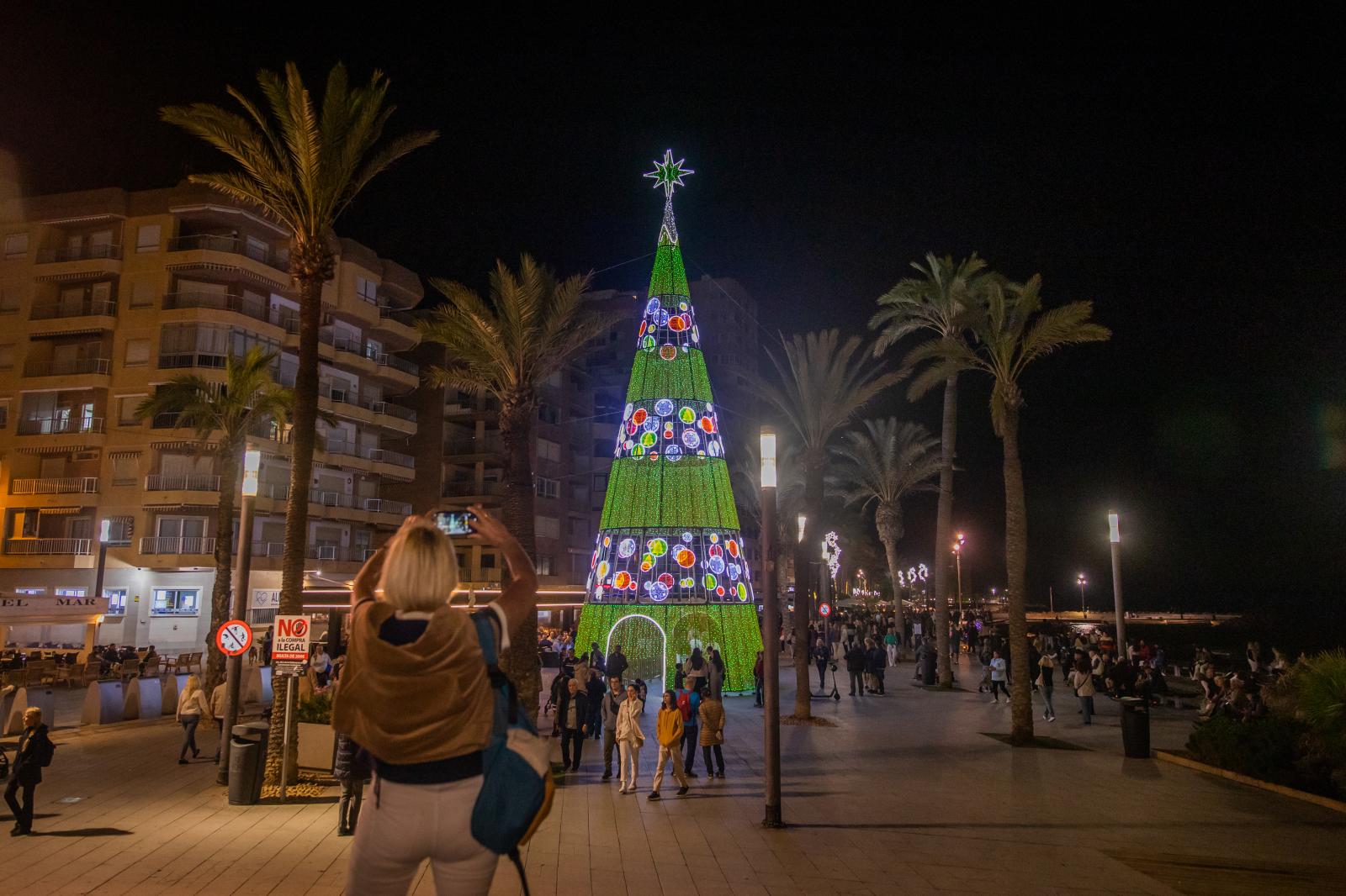 El encendido de las luces de Navidad de Torrevieja, en imágenes