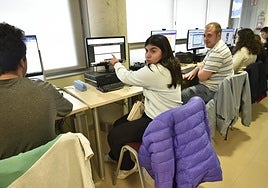 En clase. Danae Peña en una sus clases en el centro de Fundown.