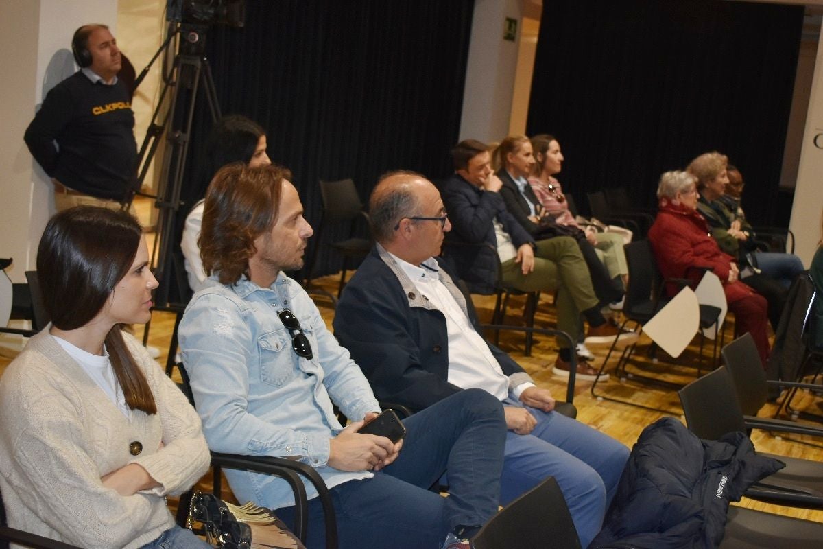 Unidad y Fraternidad entrega las microbecas y presenta concursos Día de la Fraternidad