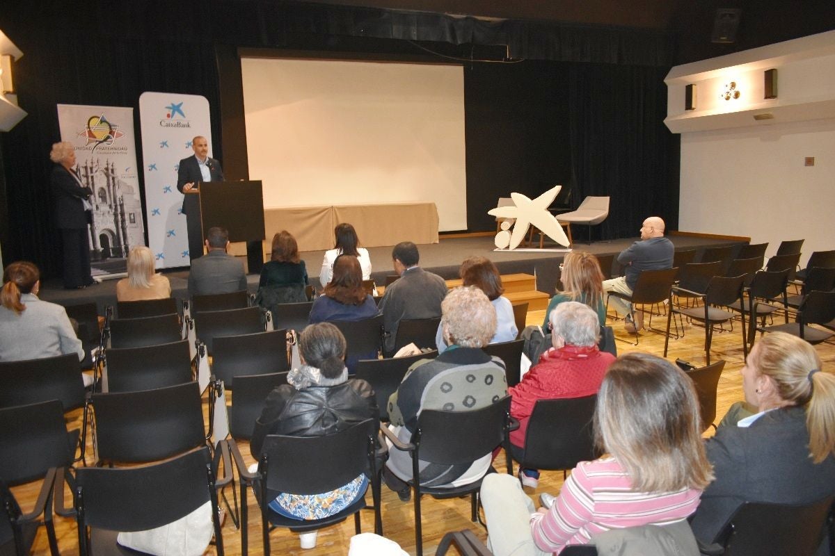 Unidad y Fraternidad entrega las microbecas y presenta concursos Día de la Fraternidad