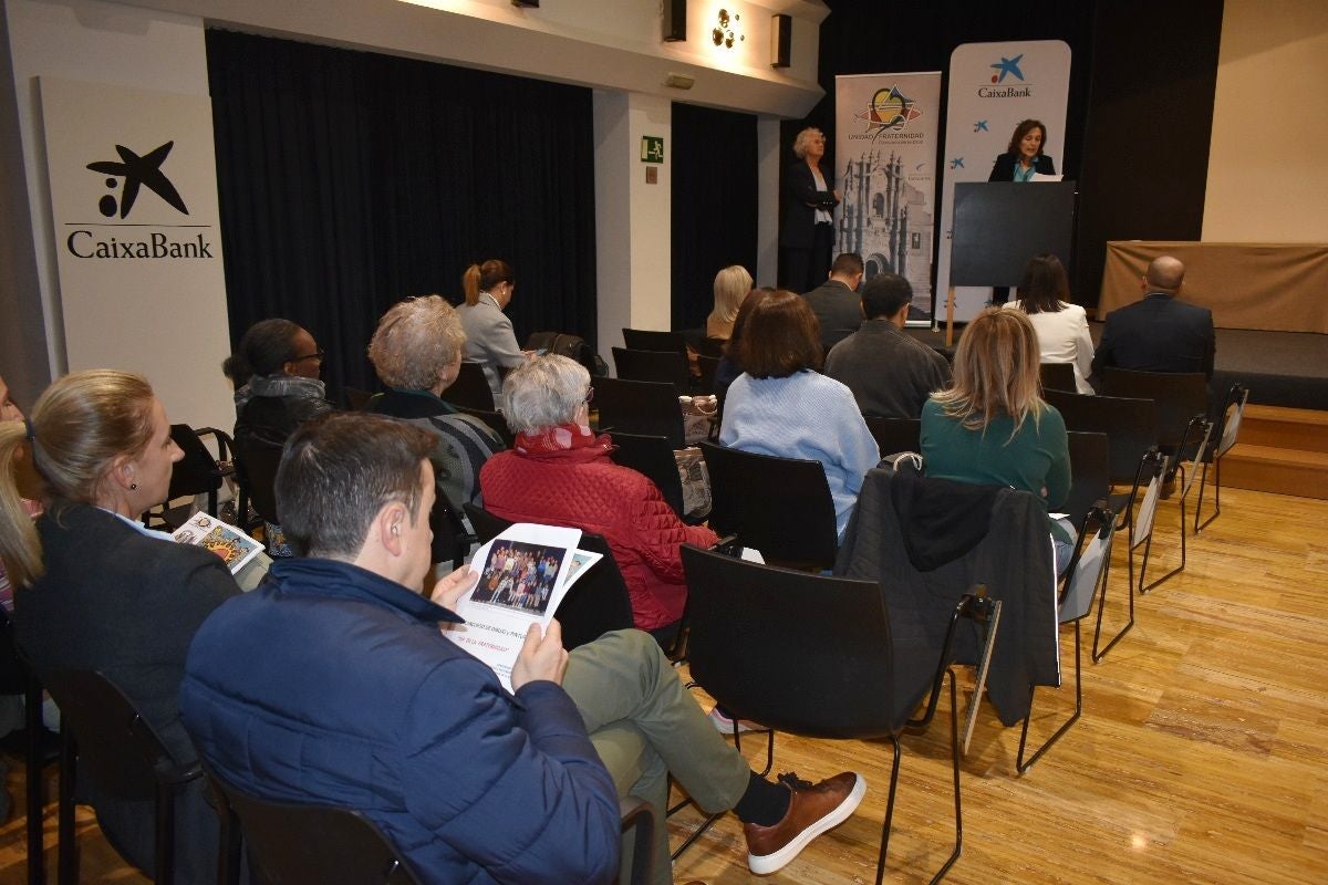 Unidad y Fraternidad entrega las microbecas y presenta concursos Día de la Fraternidad