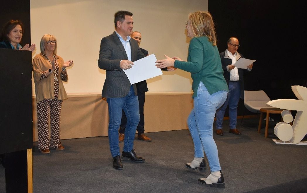 Unidad y Fraternidad entrega las microbecas y presenta concursos Día de la Fraternidad