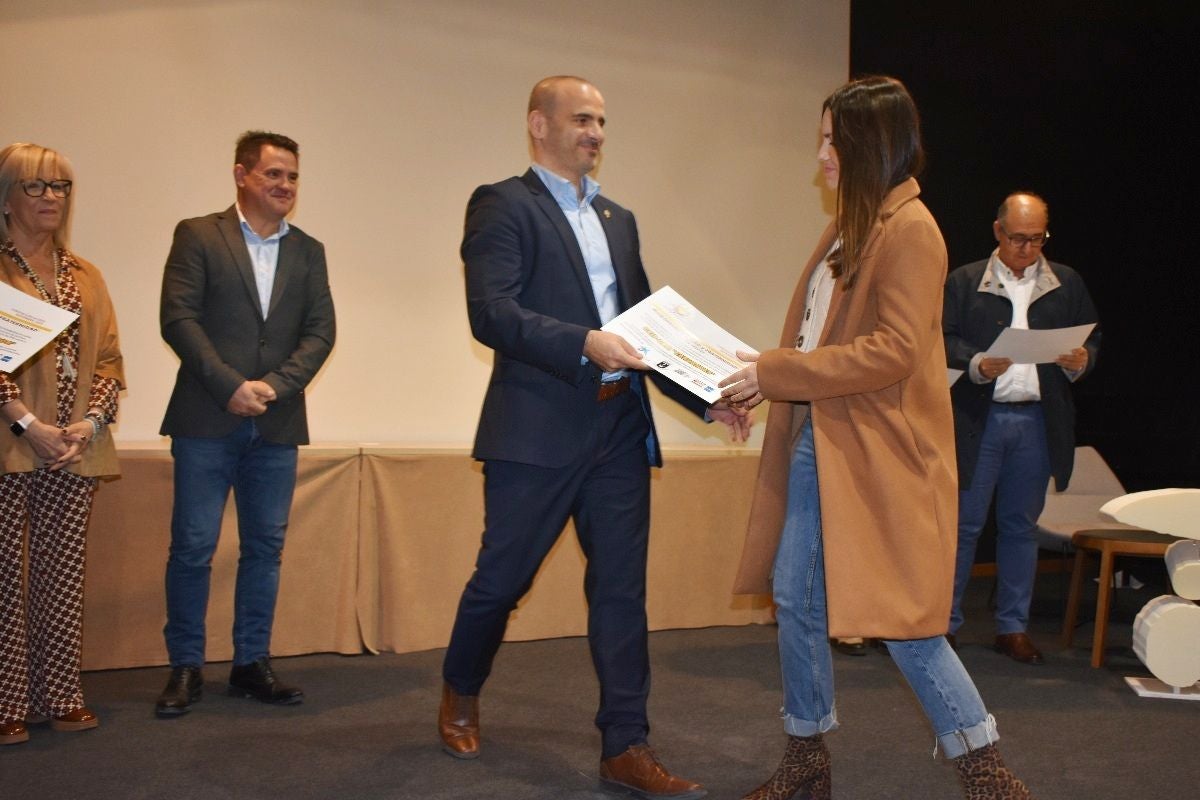 Unidad y Fraternidad entrega las microbecas y presenta concursos Día de la Fraternidad