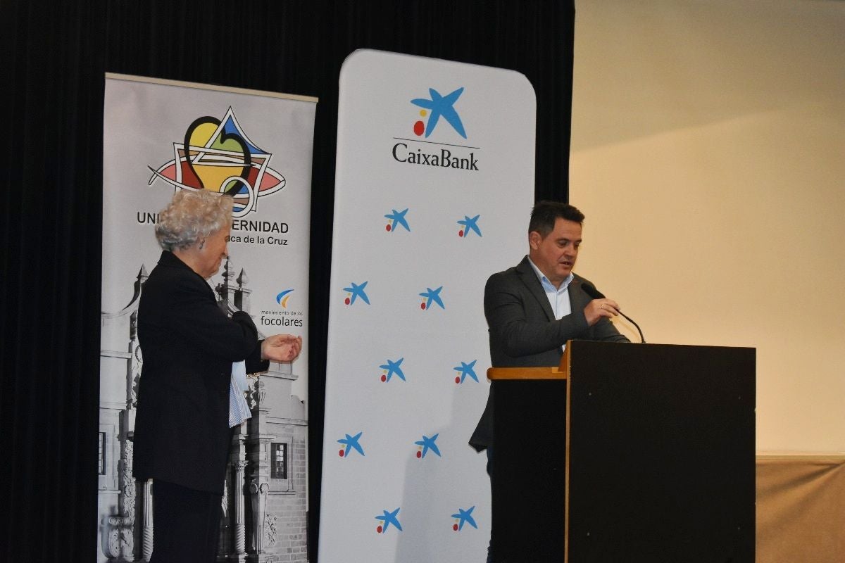 Unidad y Fraternidad entrega las microbecas y presenta concursos Día de la Fraternidad