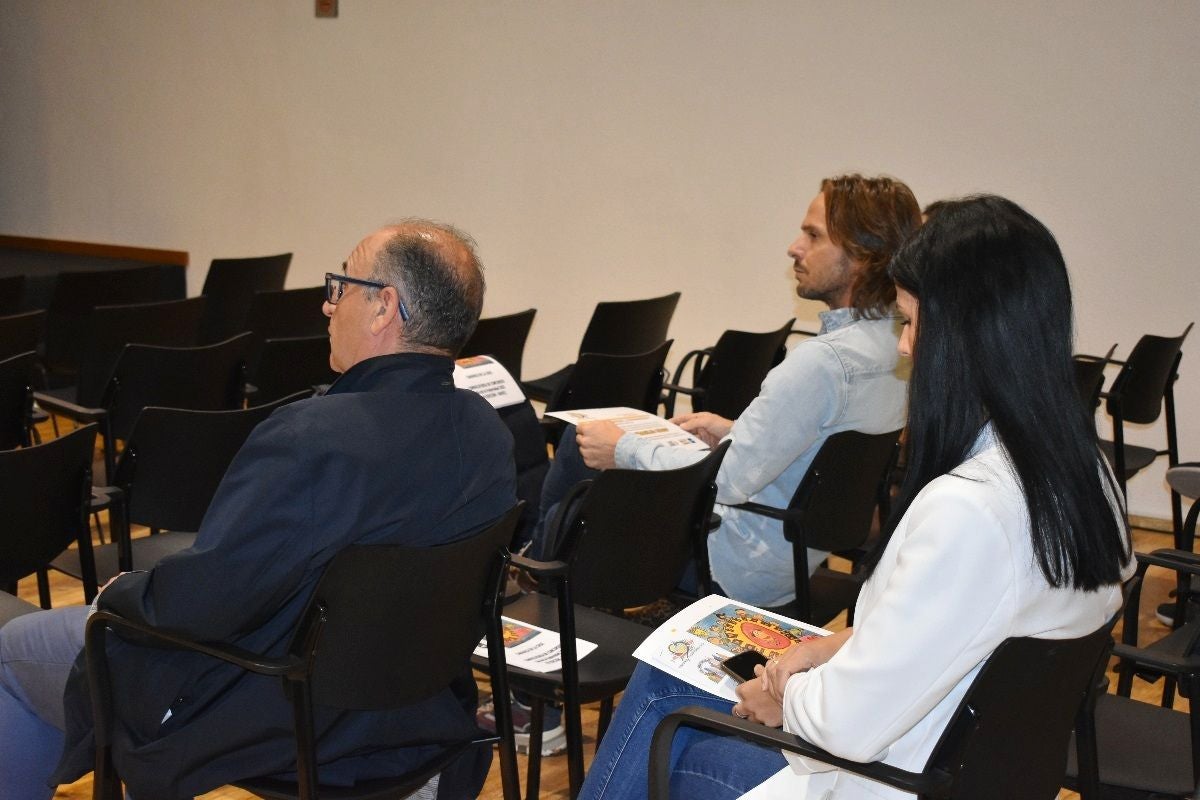 Unidad y Fraternidad entrega las microbecas y presenta concursos Día de la Fraternidad