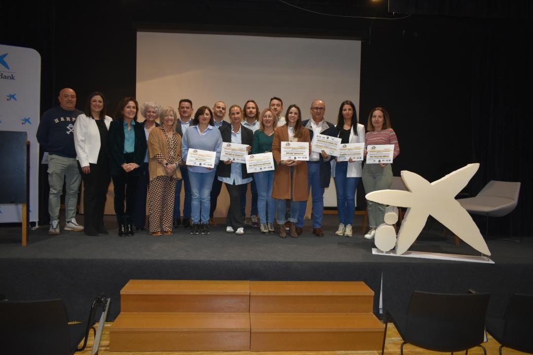 Unidad y Fraternidad entrega las microbecas y presenta concursos Día de la Fraternidad