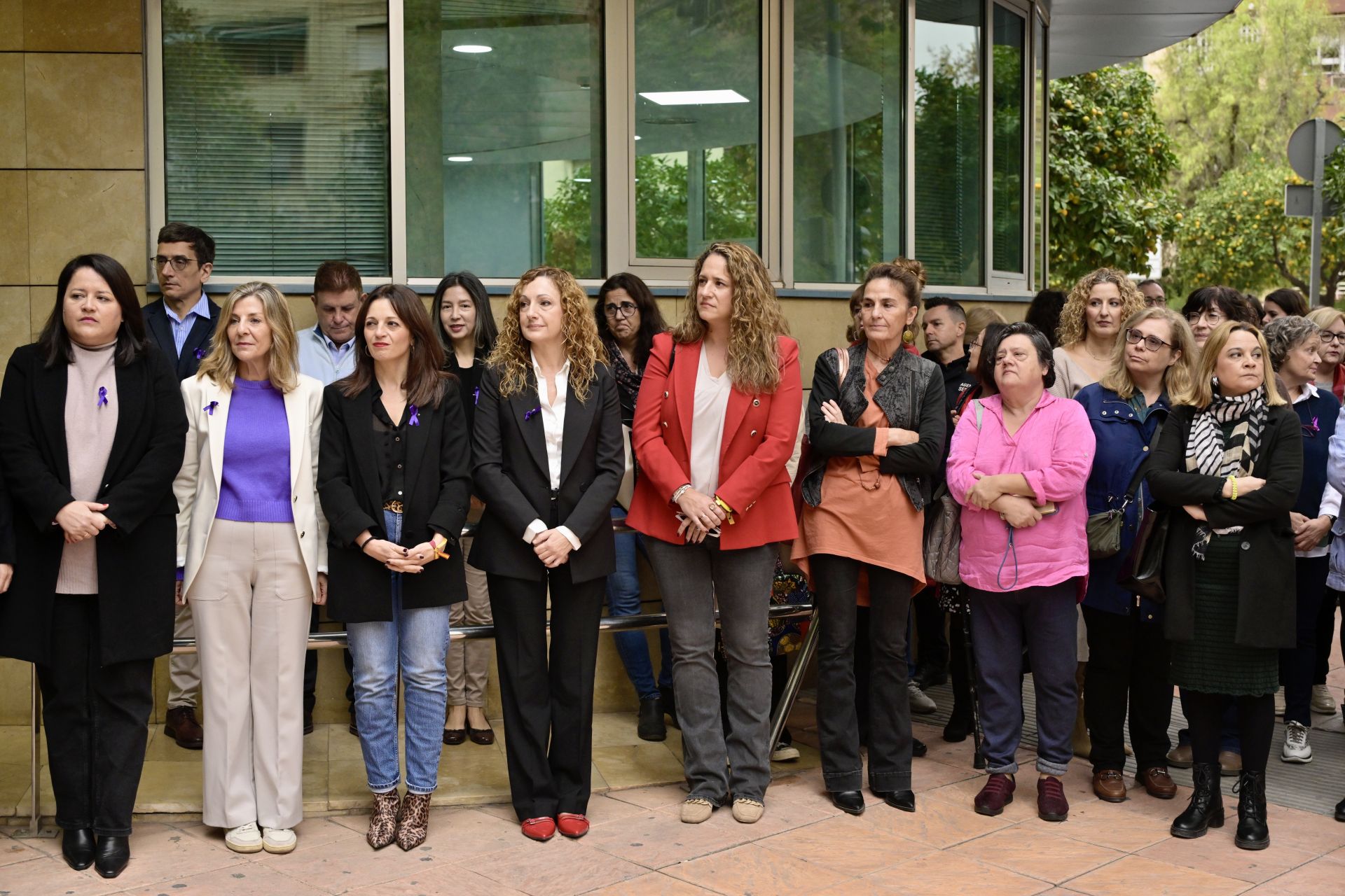 Lectura del manifiesto del Día contra la violencia a la mujer, en imágenes