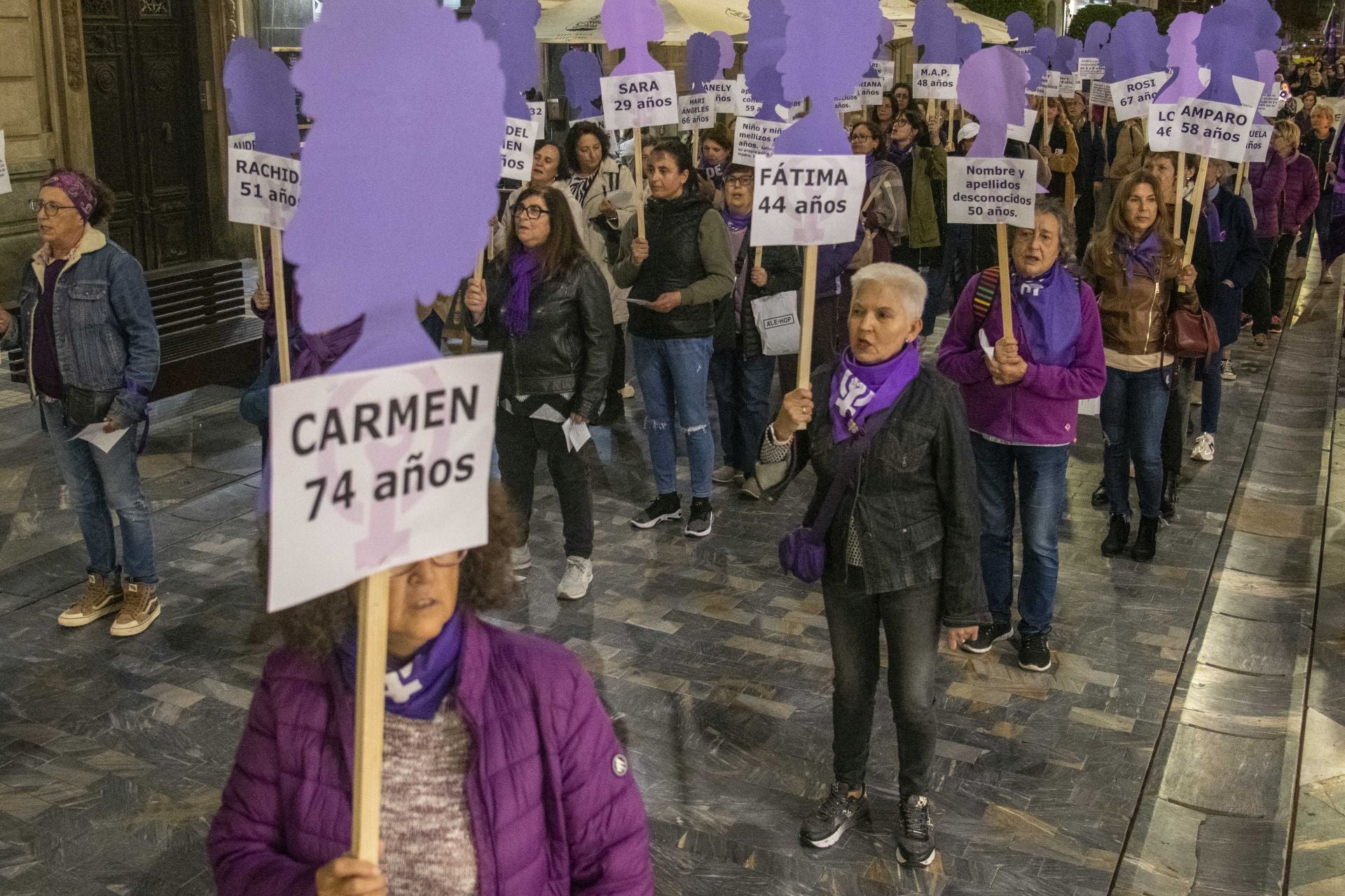 La manifestación contra la violencia machista en Cartagena, en imágenes