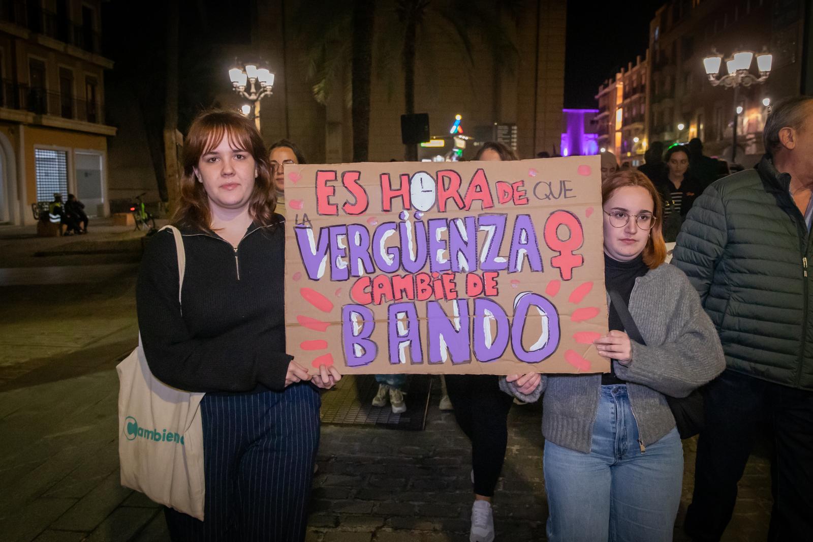 Las imágenes de la marcha del 25-N contra la violencia de género en Orihuela