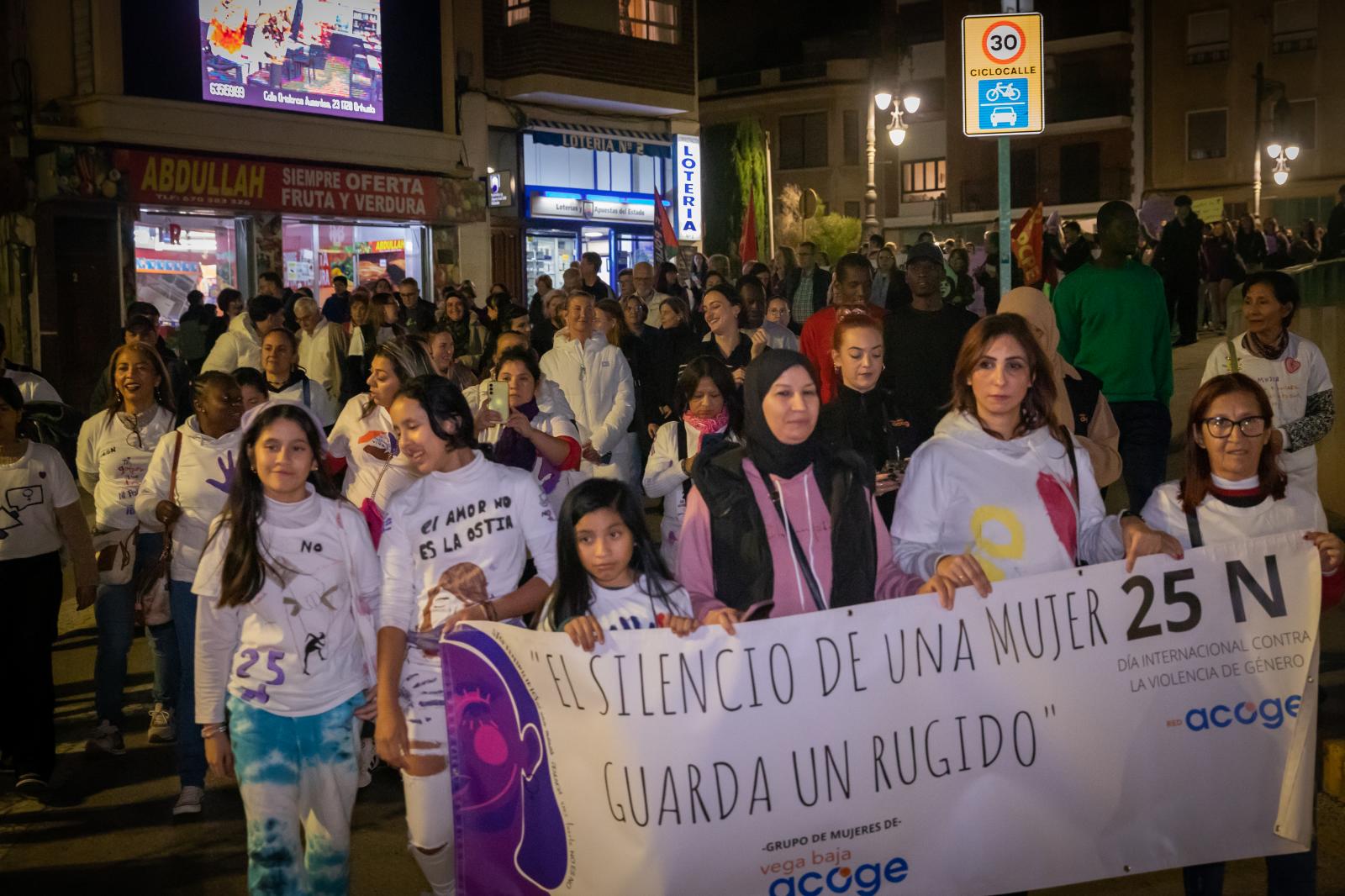 Las imágenes de la marcha del 25-N contra la violencia de género en Orihuela