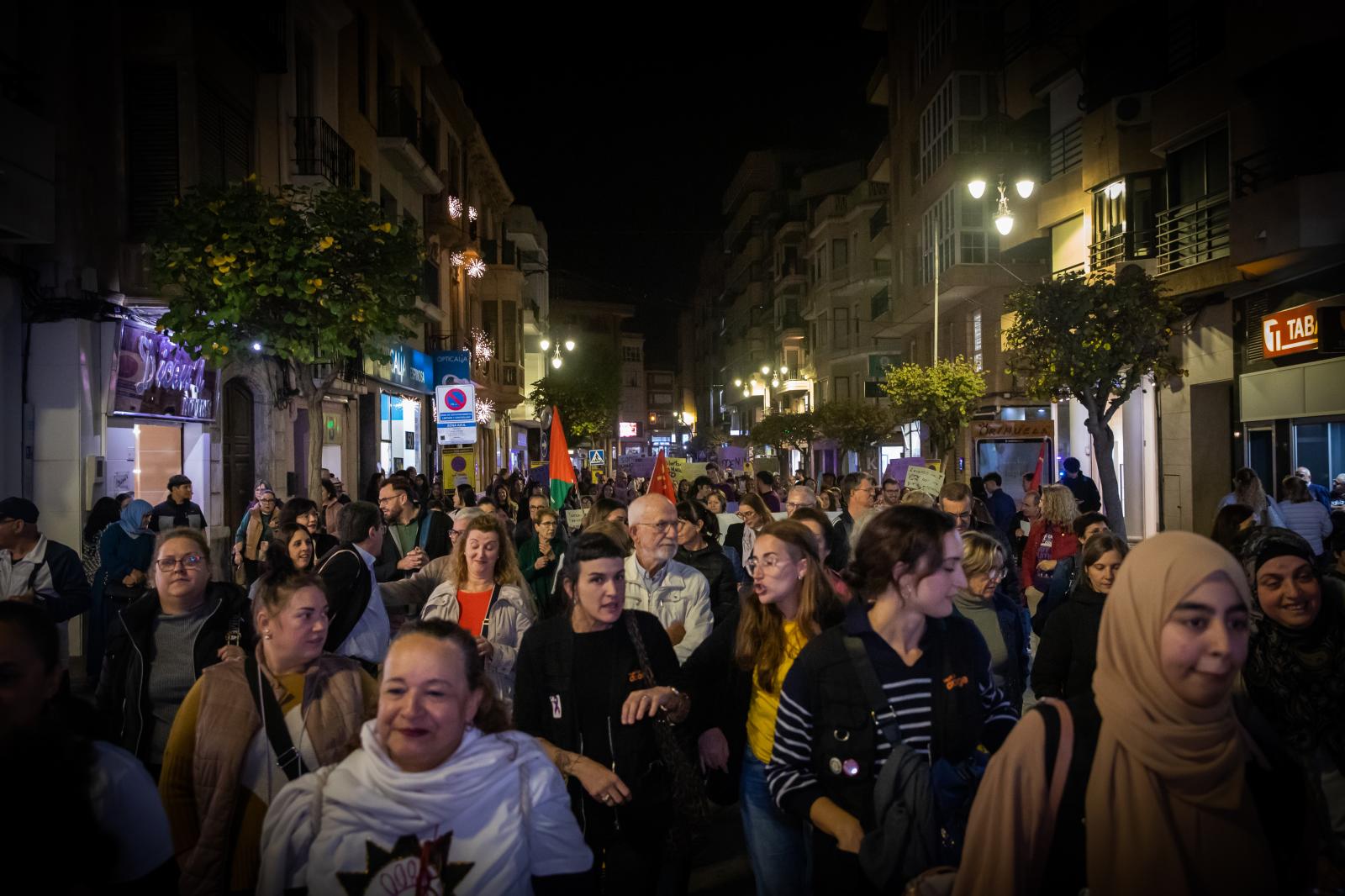 Las imágenes de la marcha del 25-N contra la violencia de género en Orihuela