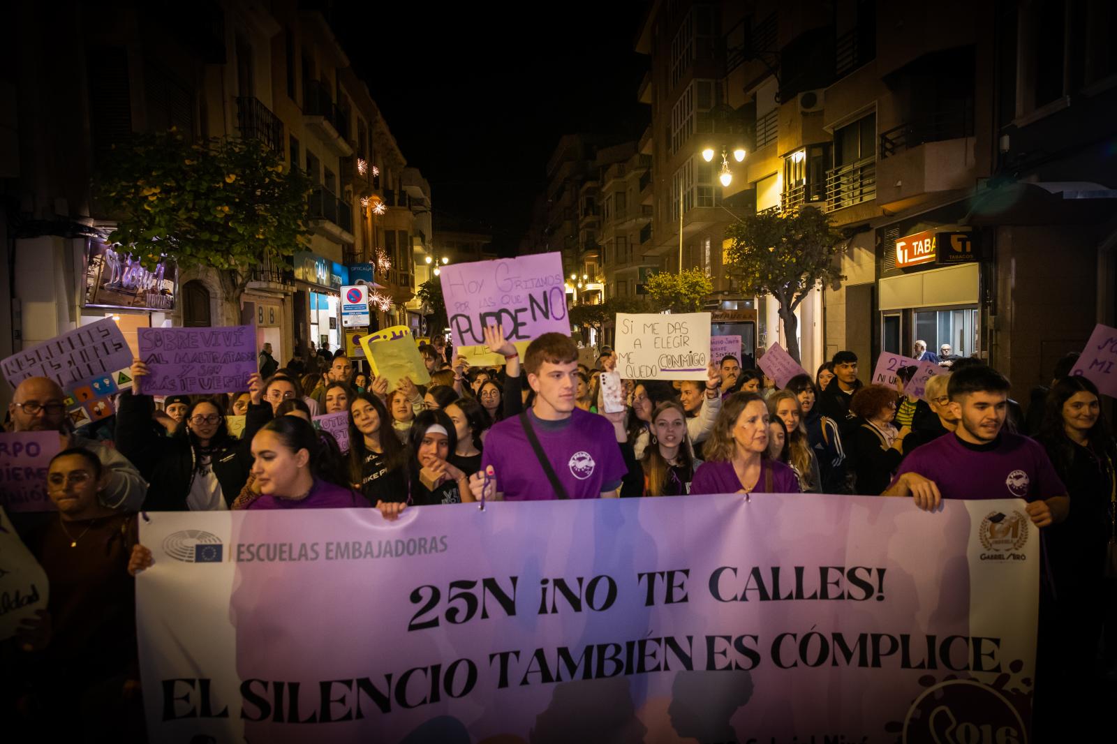 Las imágenes de la marcha del 25-N contra la violencia de género en Orihuela