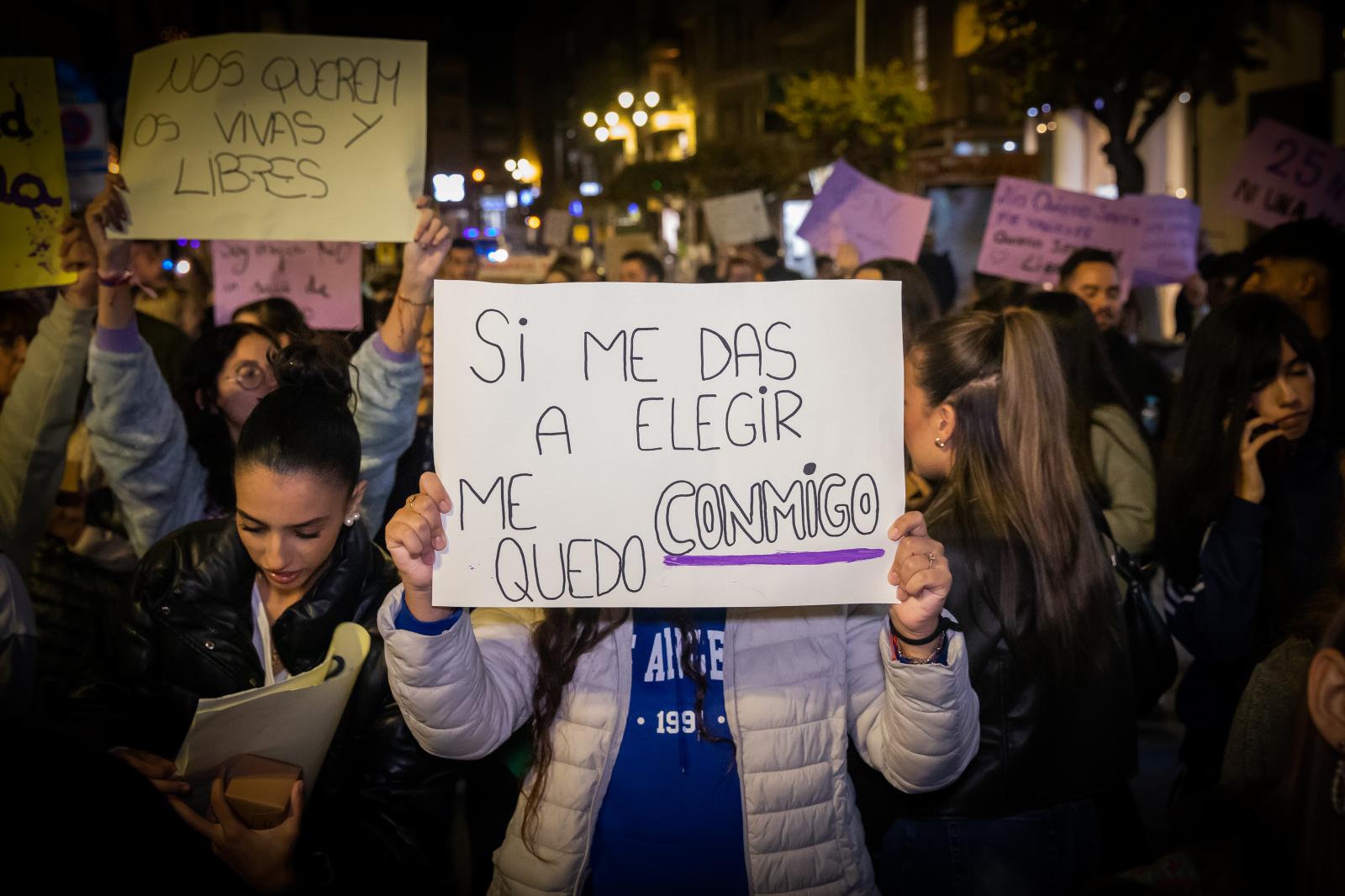 Las imágenes de la marcha del 25-N contra la violencia de género en Orihuela