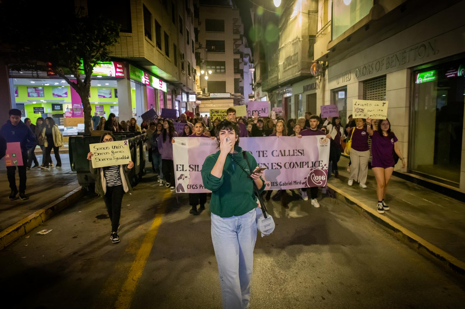 Las imágenes de la marcha del 25-N contra la violencia de género en Orihuela