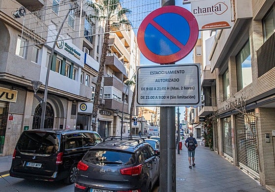 La calle Ramón Gallud, que estará dentro de la ORA, ya dispone de una zona de estacionamiento regulado.