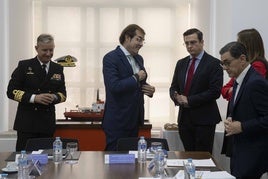 Alejandro Cuerda, Hernández y el director y el secretario general del Puerto antes del consejo.