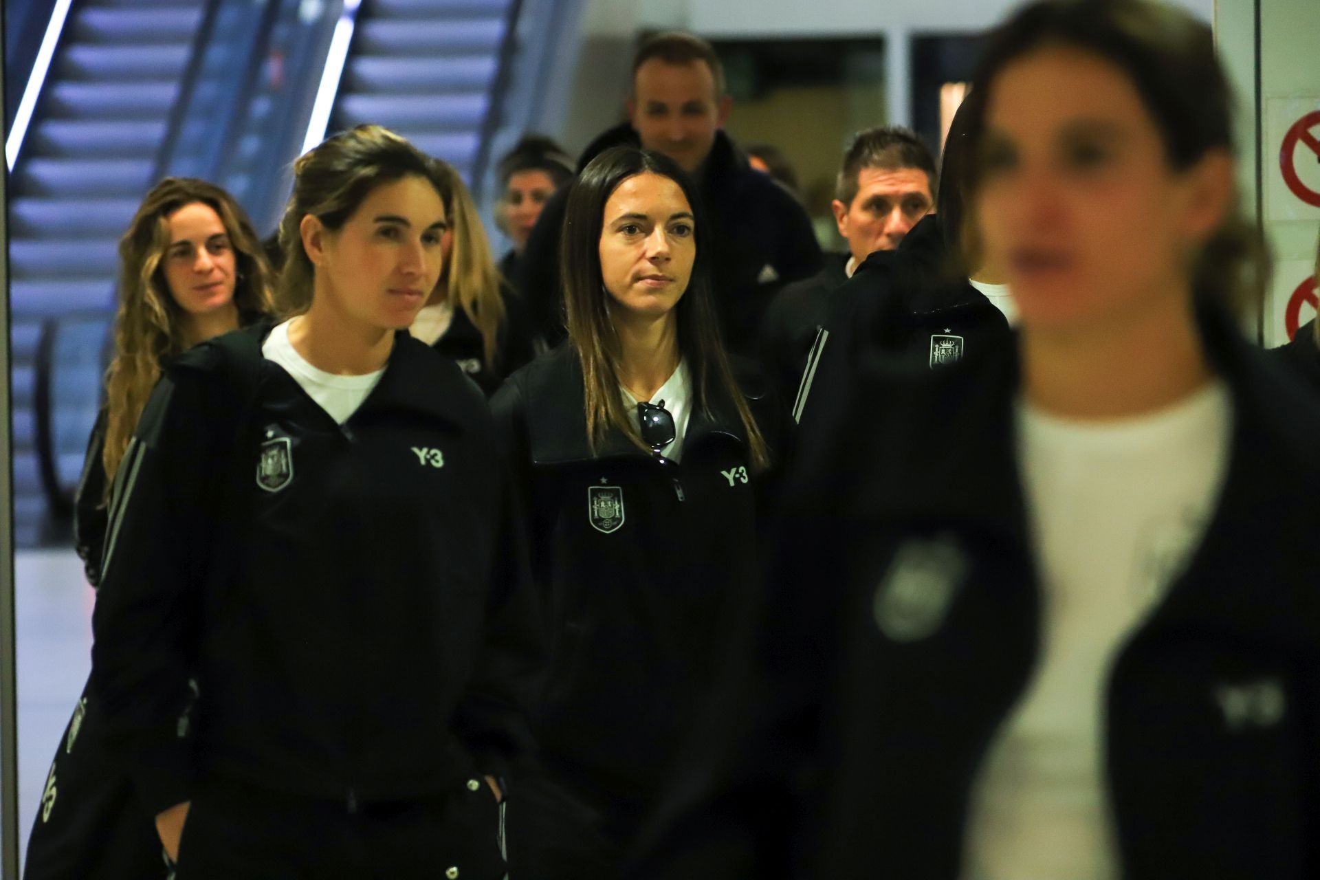 Llegada de la selección español al aeropuerto regional y La Manga Club, en imágenes