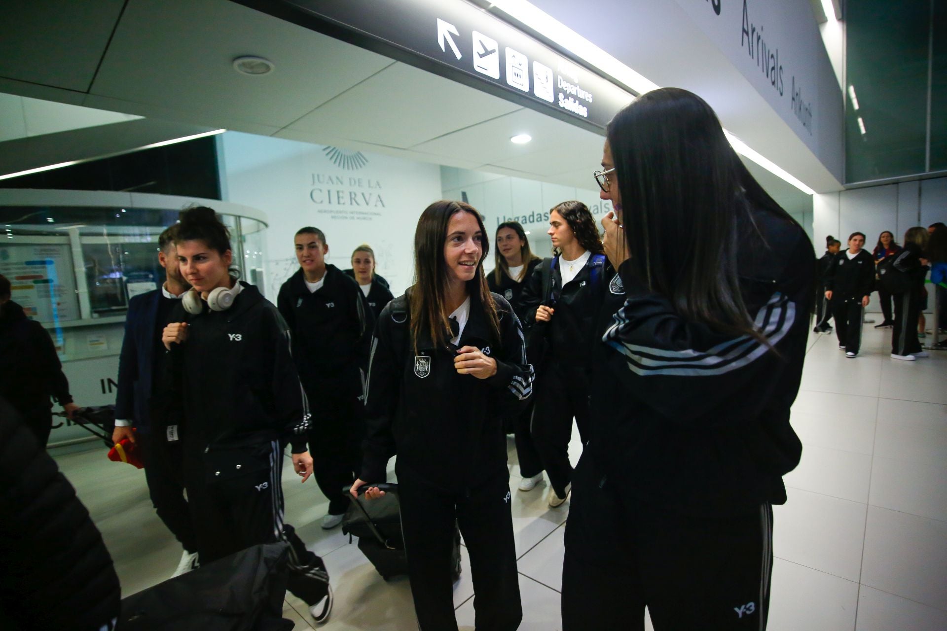 Llegada de la selección español al aeropuerto regional y La Manga Club, en imágenes