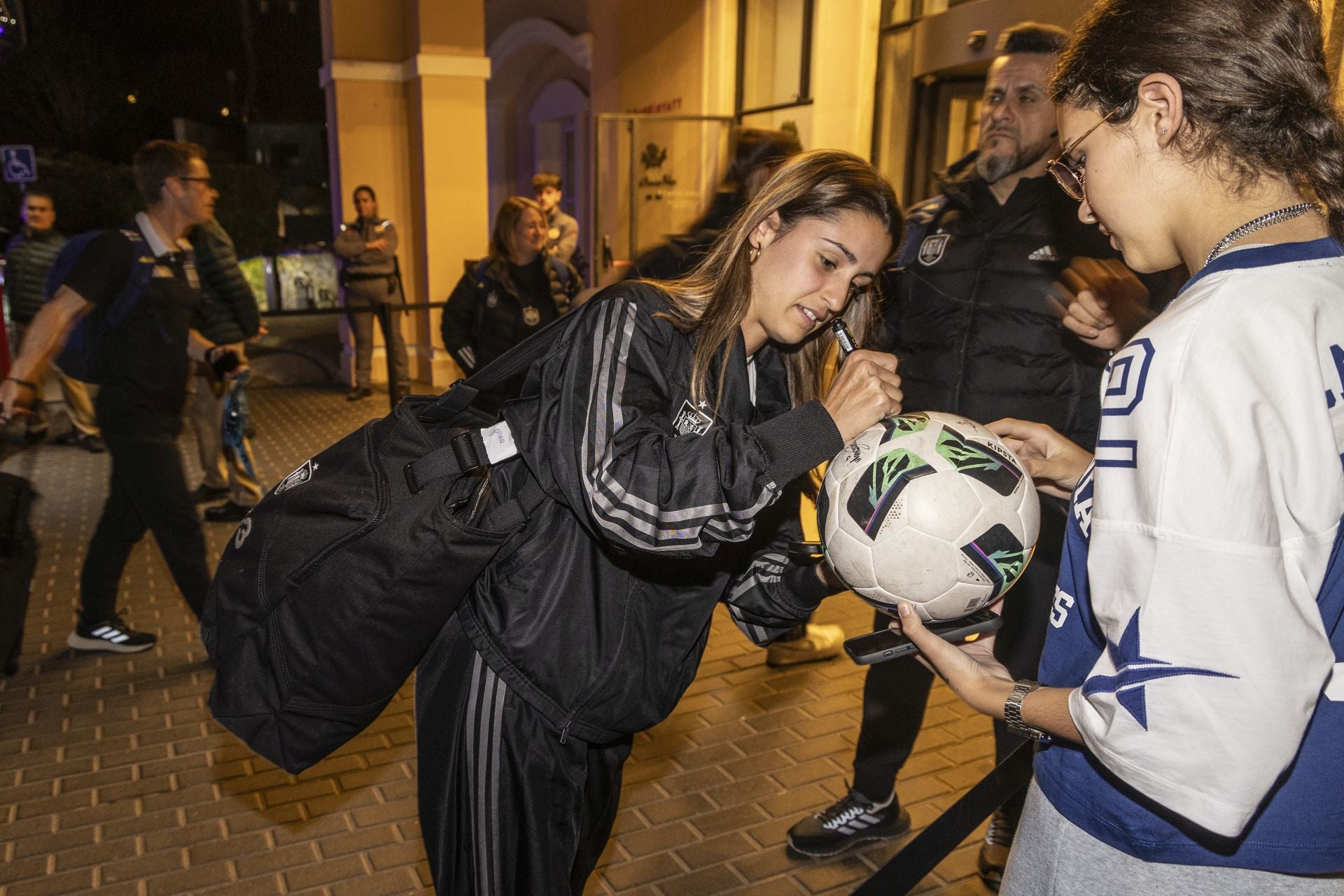 Llegada de la selección español al aeropuerto regional y La Manga Club, en imágenes
