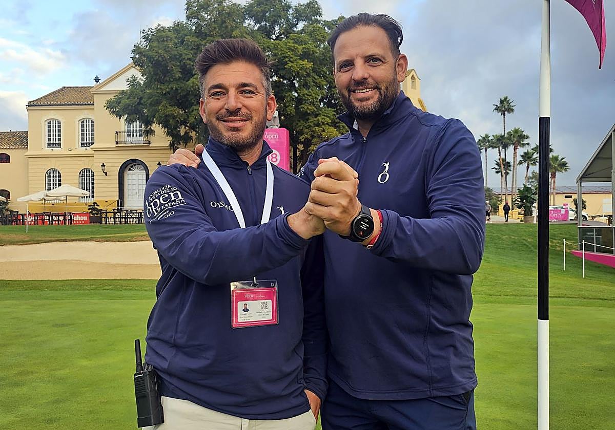 Gonzalo Navarro (i), el 'greenkeeper' de Guadalhorce junto a David Gómez, director de la Green Section de la Nacional.