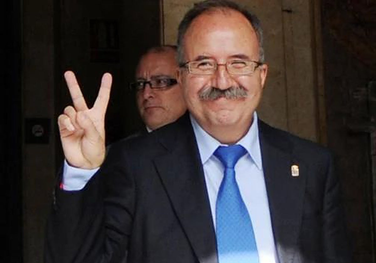 El entonces concejal Fernando Berberena, en octubre de 2010, tras declarar por el 'caso Umbra' en el juzgado.