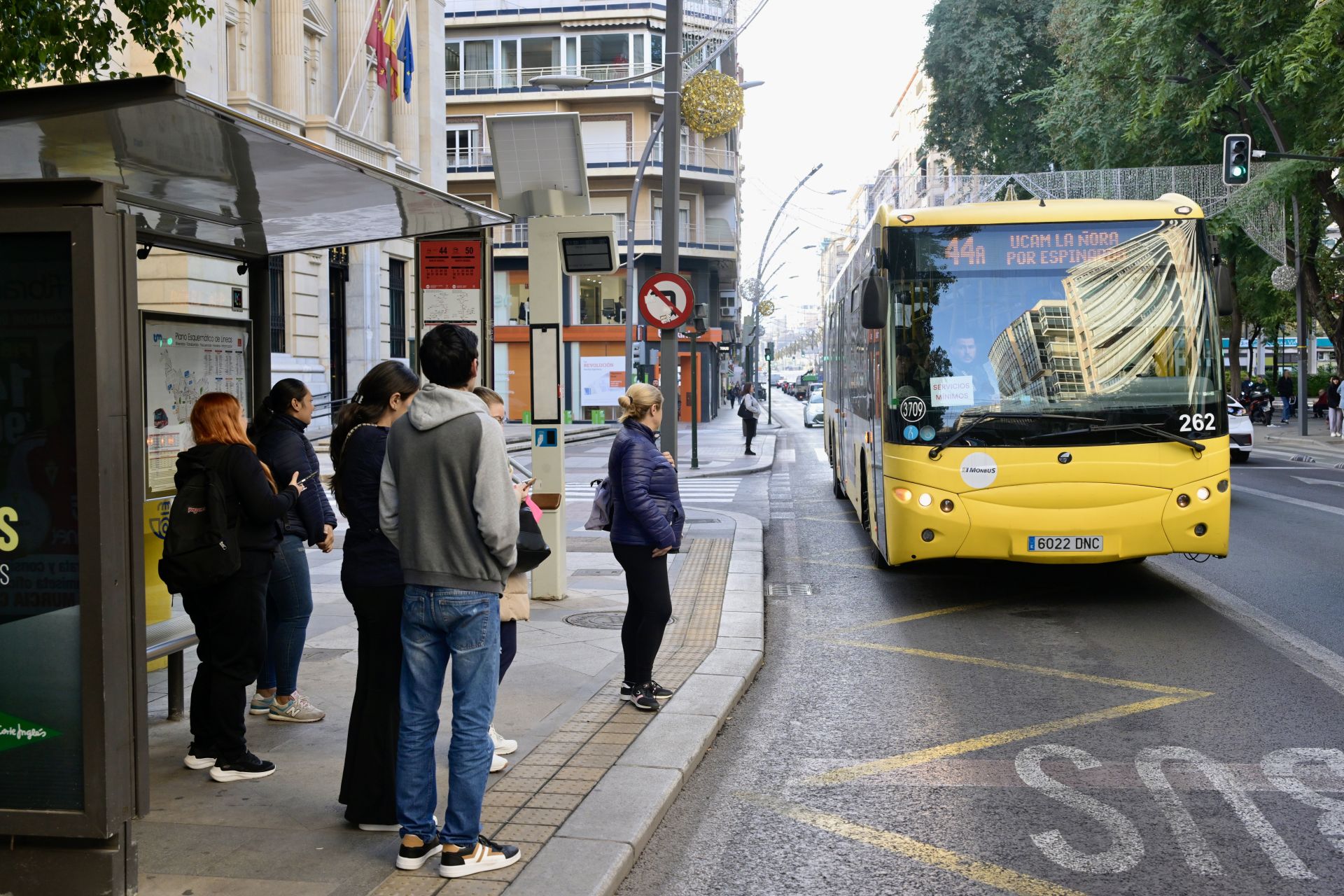 Servicios mínimos en Murcia durante la huelga de transportes de este viernes, en imágenes