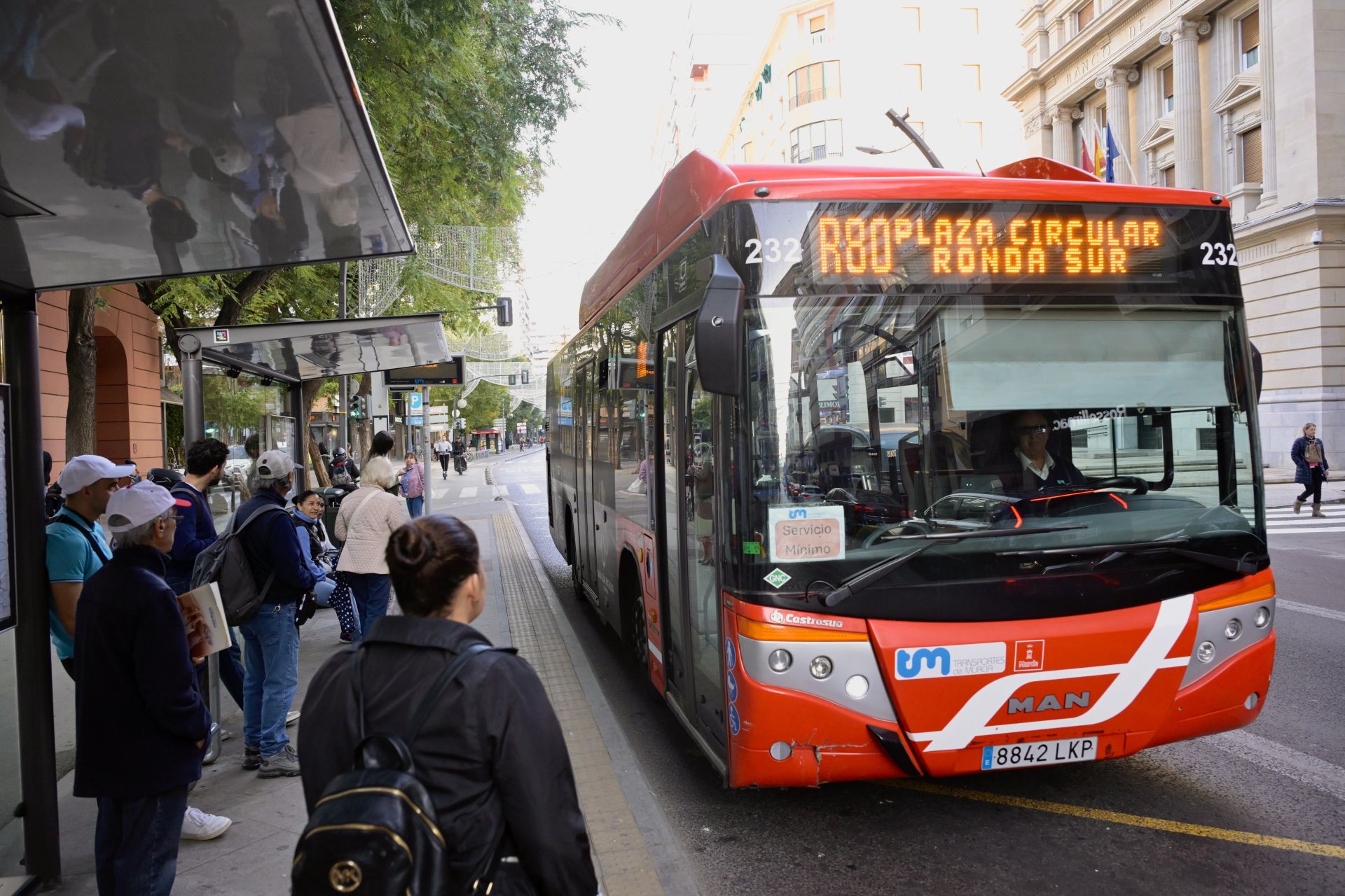 Servicios mínimos en Murcia durante la huelga de transportes de este viernes, en imágenes