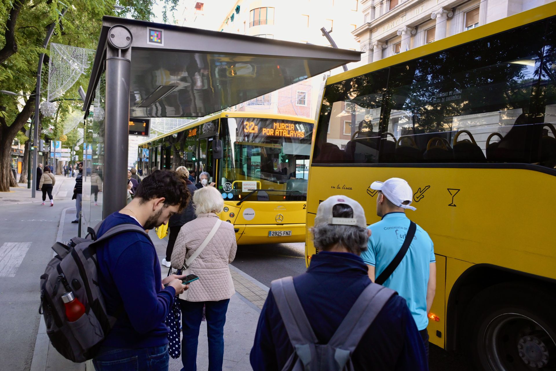 Servicios mínimos en Murcia durante la huelga de transportes de este viernes, en imágenes