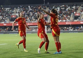 Amaiu, Pina y Ouahabi celebran uno de los goles del partido.