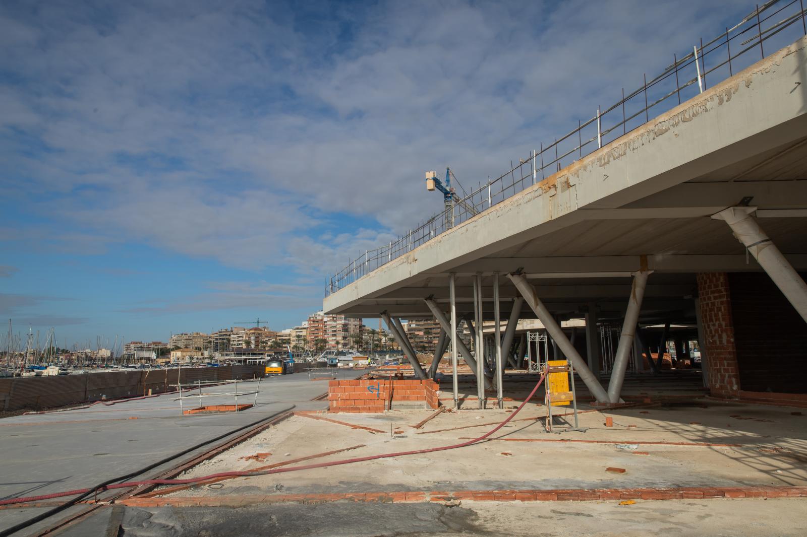 Las imágenes de las obras del nuevo centro de ocio del puerto de Torrevieja