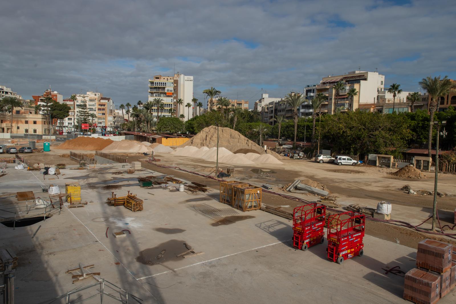 Las imágenes de las obras del nuevo centro de ocio del puerto de Torrevieja