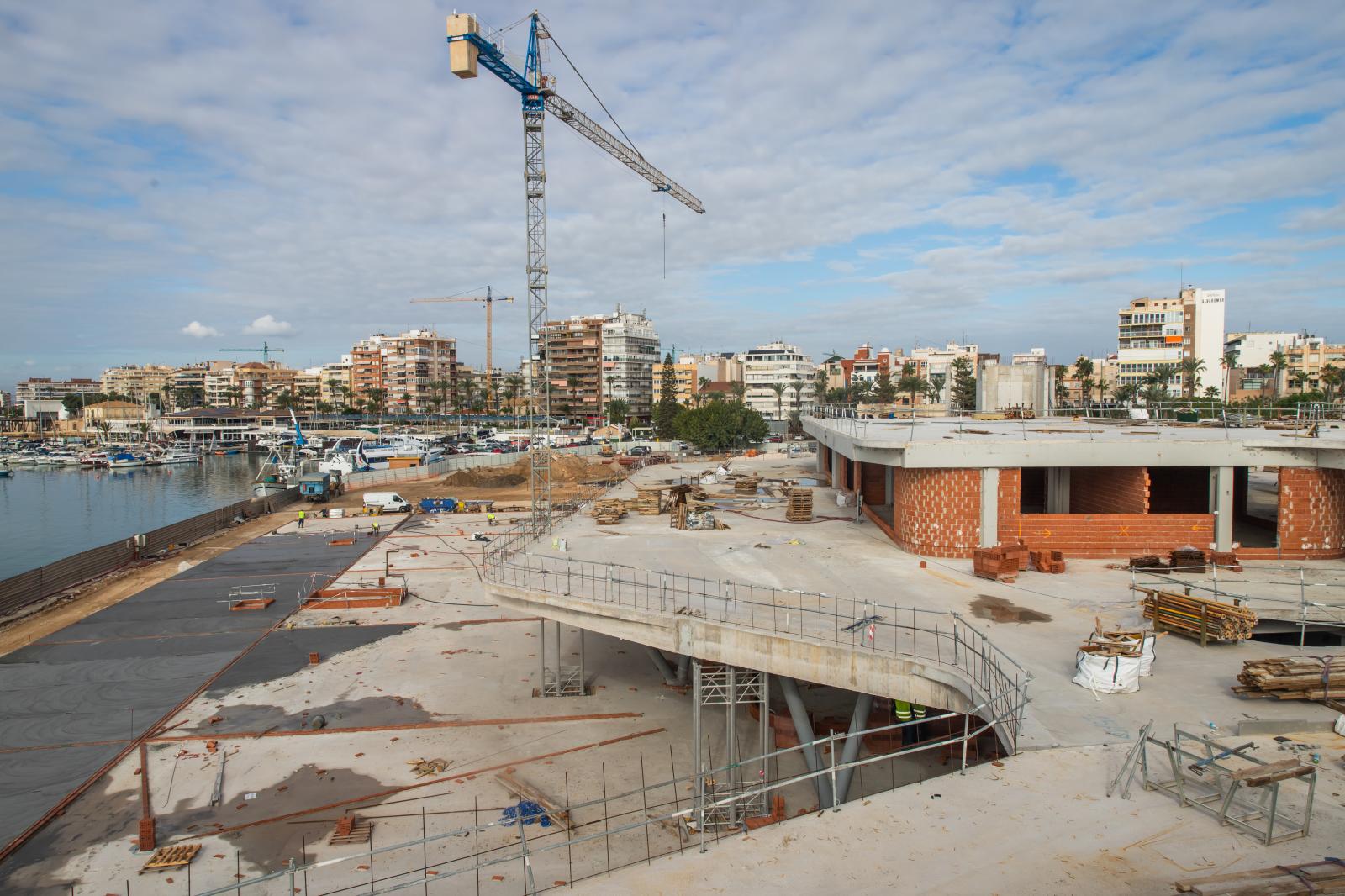 Las imágenes de las obras del nuevo centro de ocio del puerto de Torrevieja