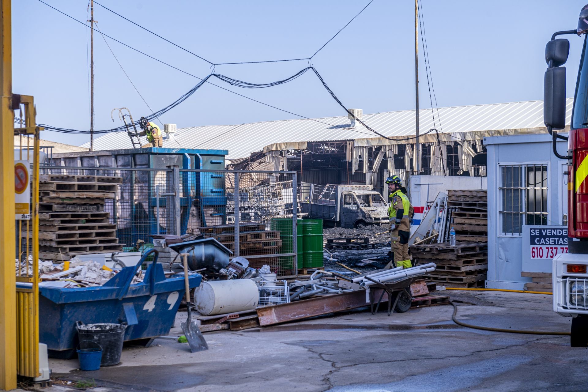 Arde un almacén de palés en Puente Tocinos