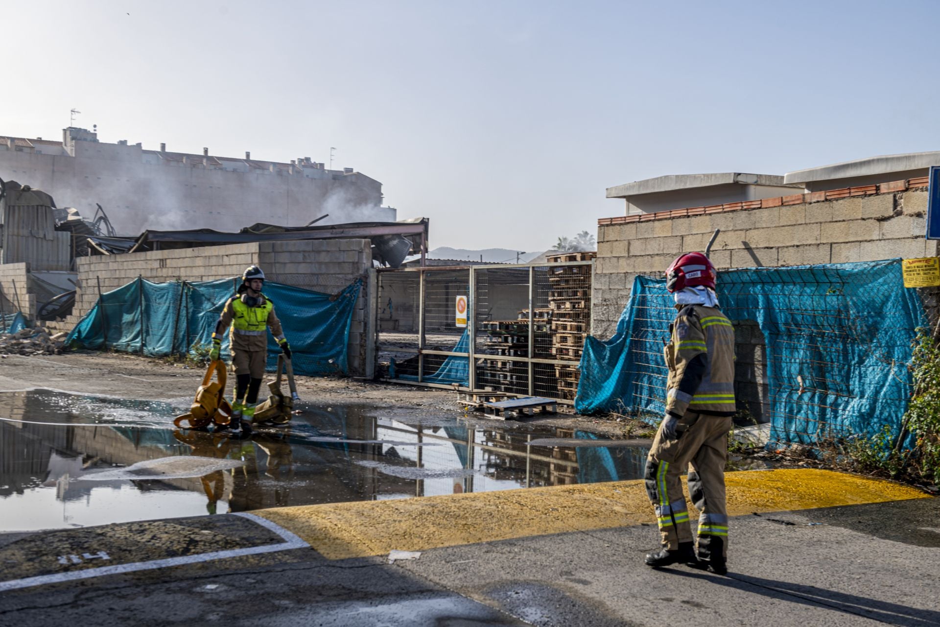 Arde un almacén de palés en Puente Tocinos