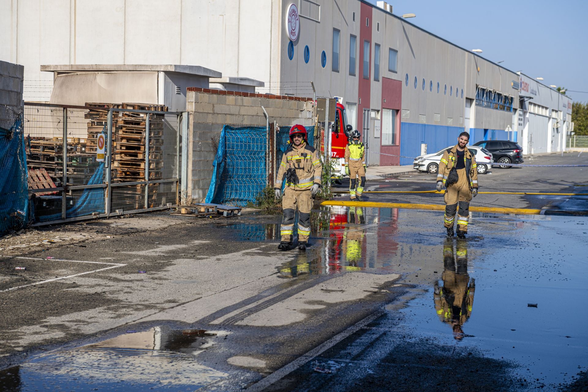 Arde un almacén de palés en Puente Tocinos