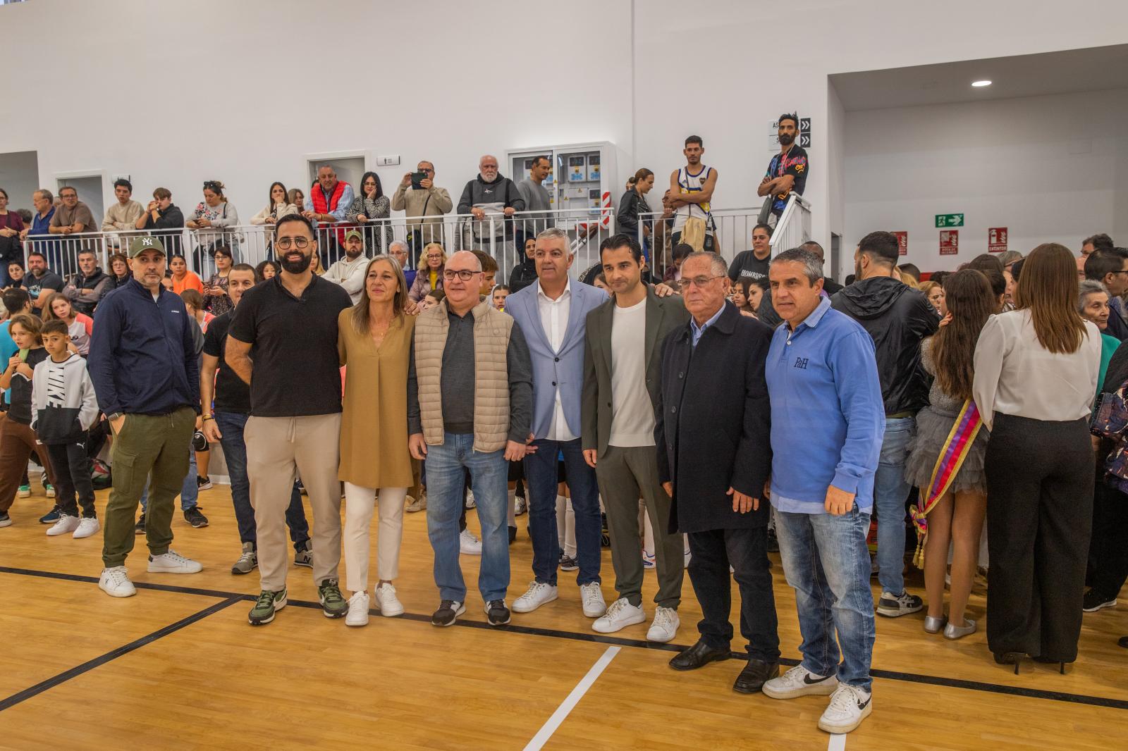 La inauguración del nuevo pabellón polideportivo de La Mata, en imágenes