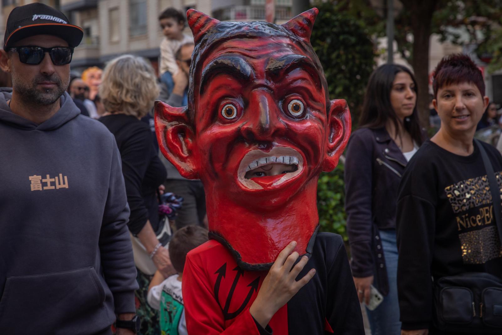 Las imágenes de la primera salida a la calle de la charamita en Torrevieja