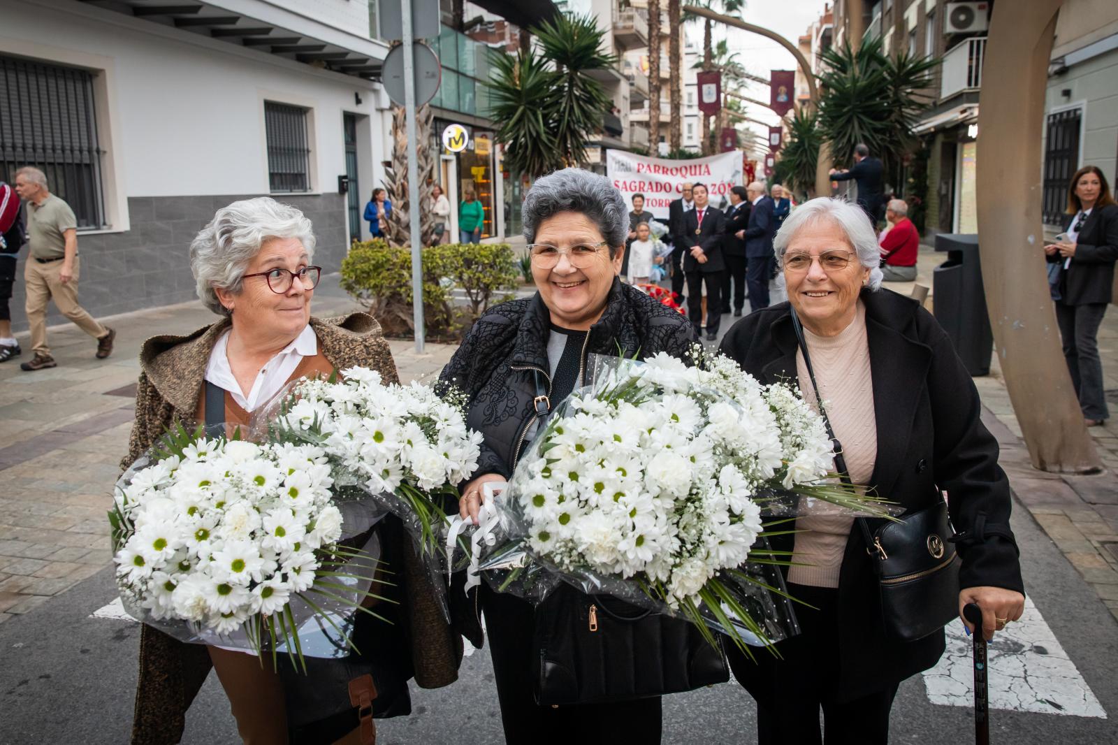 Las imágenes de la ofrenda floral a la Purísima en Torrevieja