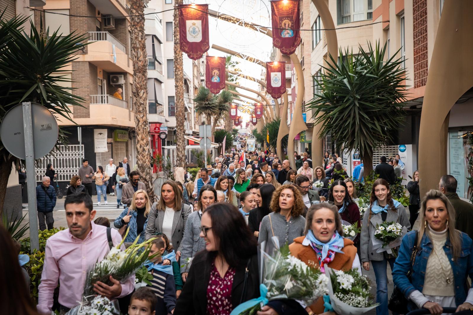 Las imágenes de la ofrenda floral a la Purísima en Torrevieja