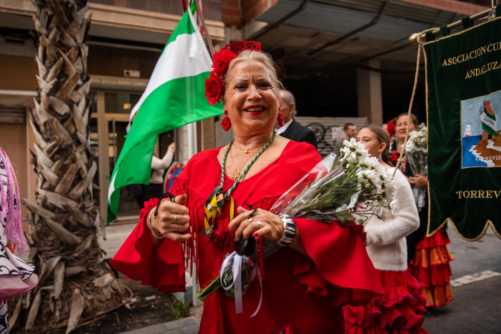 Las imágenes de la ofrenda floral a la Purísima en Torrevieja